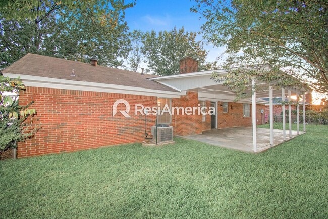 Building Photo - Newly Renovated 4/2 in Southaven