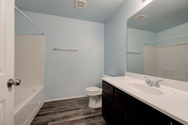 Building Photo - Gorgeous 4 Bed 2 Bath Home in Heart Of Mustang!!