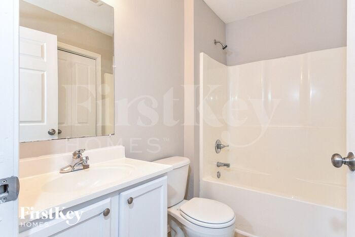 Building Photo - 203 Bingham St