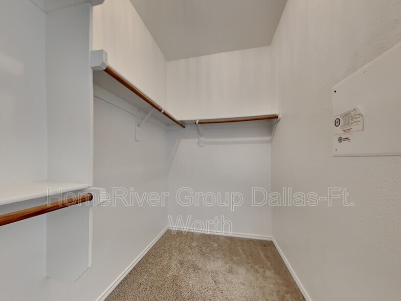 Building Photo - 4005 Martinsburg Dr
