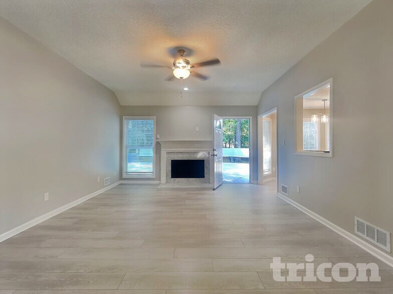 Building Photo - 222 Sawgrass Way