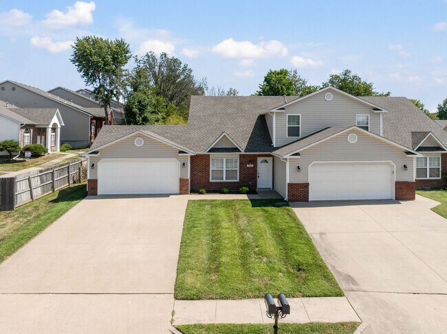 Building Photo - 5000-5002 Carrie Ridge Dr.