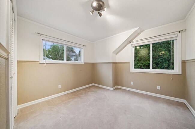 Building Photo - Beautiful Hillsdale 4 BR, 2 BA home