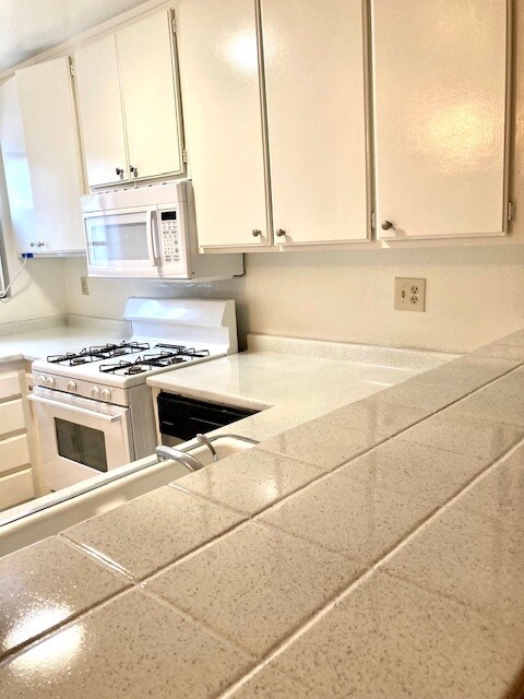 Building Photo - 18530 Hatteras St