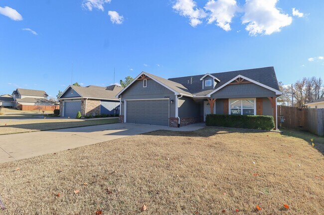 Building Photo - 3 Bed | 2 Bath in Broken Arrow!