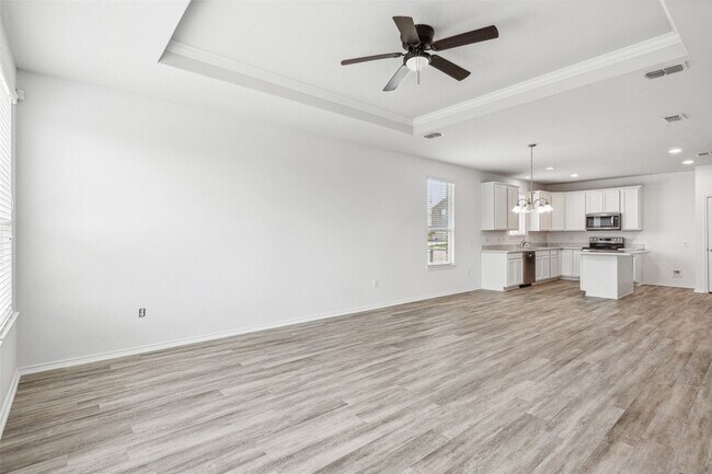 Building Photo - 1641 Vernon Dr