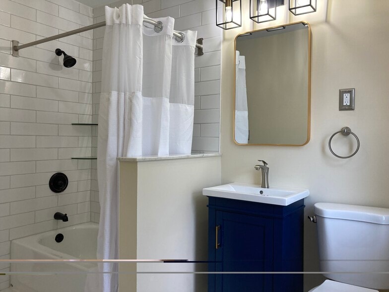 Building Photo - 218 Evergreen Ave