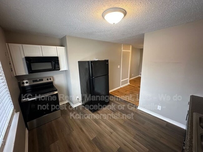 Building Photo - 304 Hill St