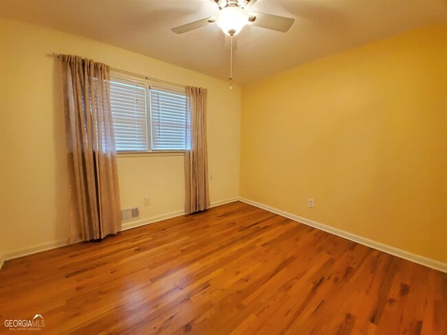 Building Photo - 48 Leigh St