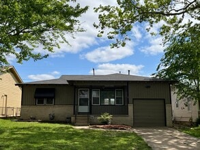 Building Photo - Three Bedroom Tulsa, 1 Bath