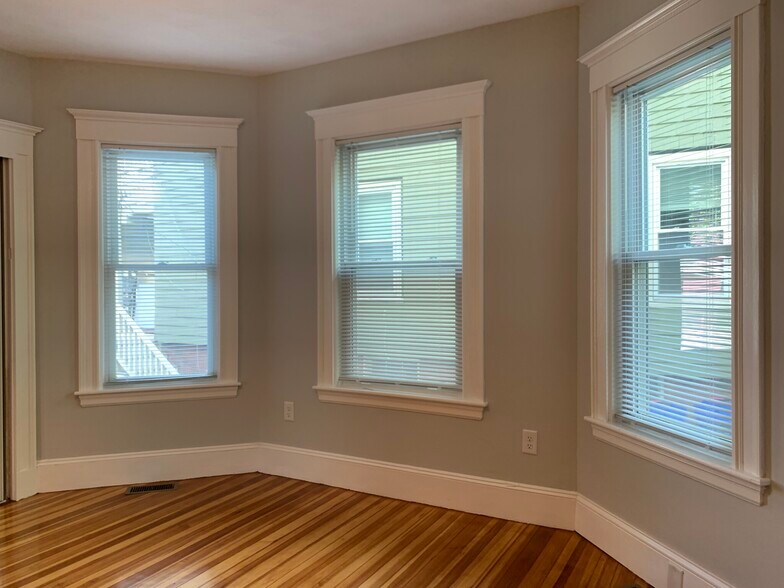 Building Photo - 307 Highland Ave