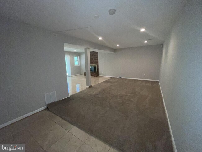 Building Photo - 6463 Honey Tree Ct