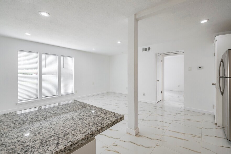 Building Photo - 4327 Holland Ave