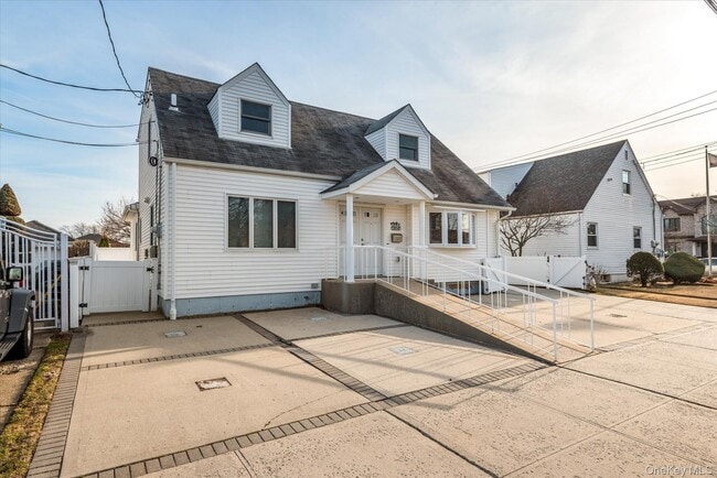 Building Photo - 89-10 157th Ave