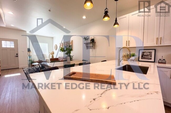 Building Photo - 3Bed/2.5Bath House in Sedona! FIRST MONTH ...