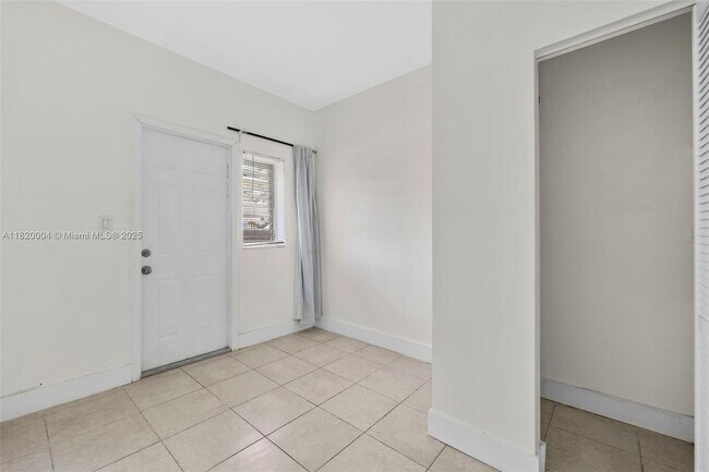 Building Photo - 8135 Crespi Blvd