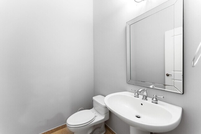 Building Photo - 16102 Emerald Estates Dr