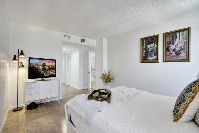 Building Photo - 1201 S Ocean Dr