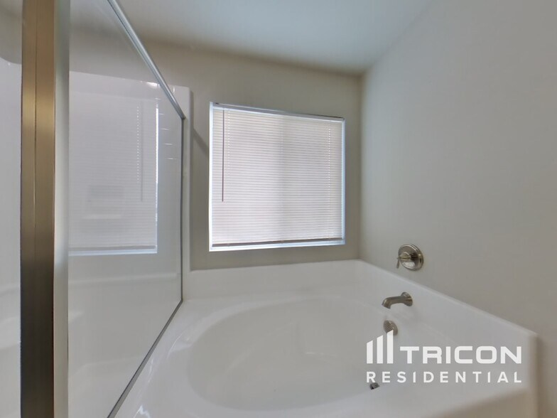 Building Photo - 13725 Polk Ct