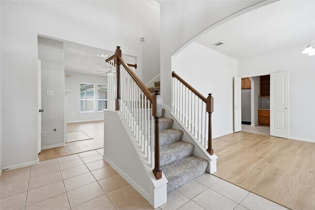 Building Photo - 6165 Darlington Ct