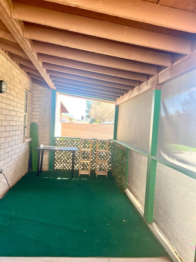 Building Photo - 1310 E Buckhorn Dr