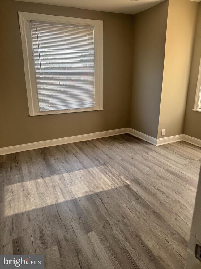 Building Photo - 1945 W Airdrie St