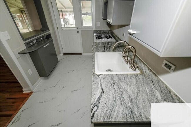 Building Photo - 3 Bedroom Semi-Detached