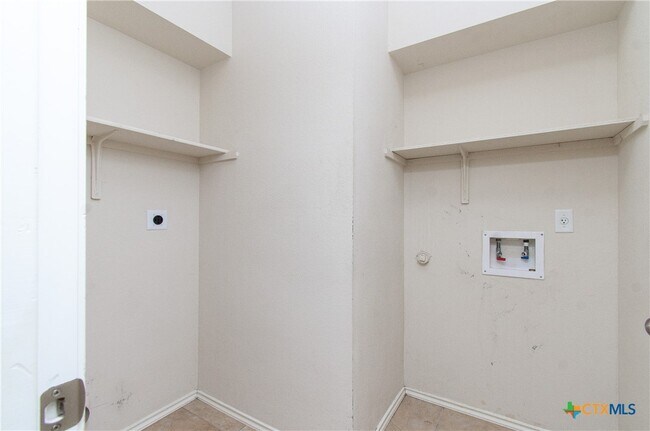 Building Photo - 5503 Bridgewood Dr