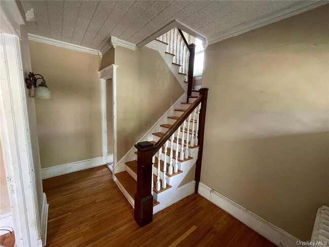 Building Photo - 21 Gladstone Ave