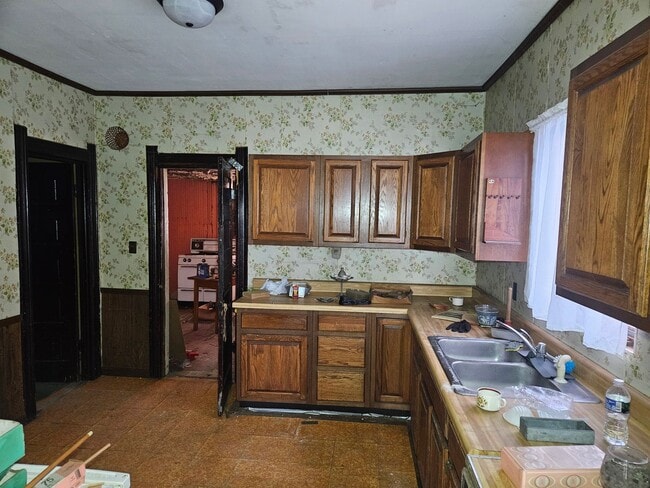 Building Photo - 2424 Broadway St