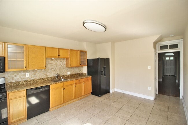 Building Photo - Updated 3bd/2ba Hampden Rowhome w/ CAC, W/...