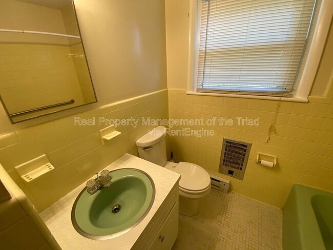 Building Photo - 926 Hilltop Blvd