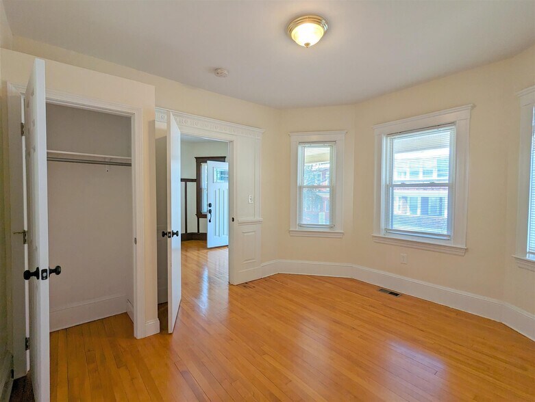 Building Photo - 108 W Quincy St