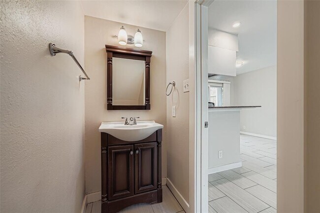 Building Photo - 5604 Woodrow Ave