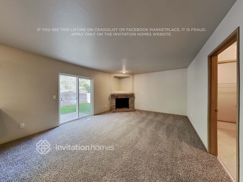 Building Photo - 14904 Woodland Ave E