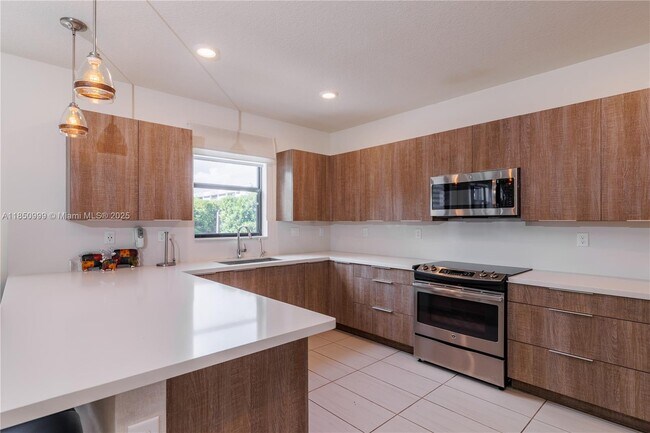 Building Photo - 10590 NW 78th Terrace