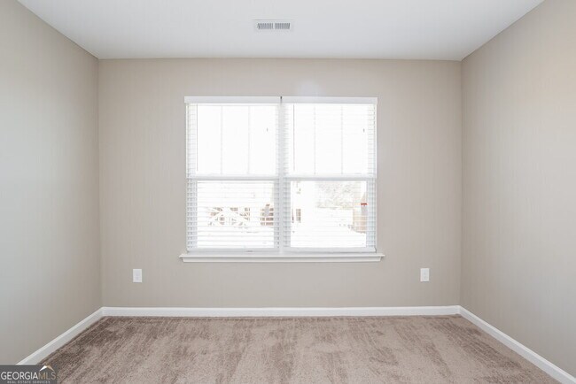 Building Photo - 580 Fieldcrest Dr