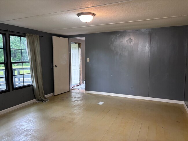 Building Photo - 2 Bedroom Mobile Home in Pleasant Garden!