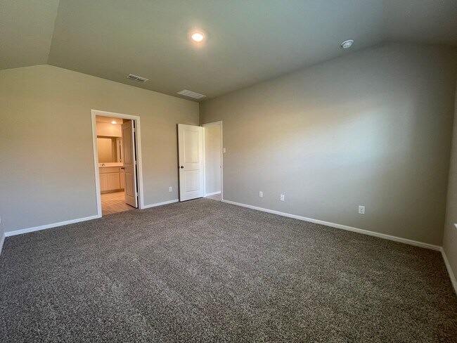 Building Photo - AVAILABLE NOW 4 BEDROOM 2 BATH NEW CONSTRU...