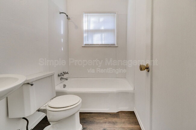 Building Photo - 532 E Indian Dr