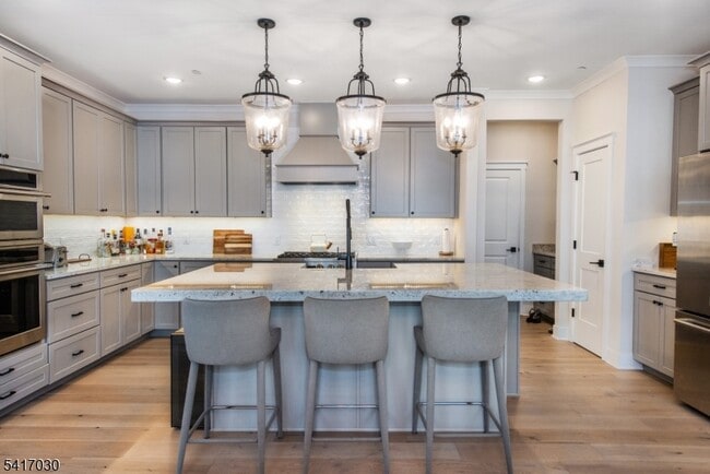 Building Photo - 37 Hillandale Dr