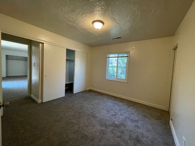Building Photo - 125 N Elm Ave