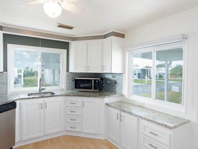 Building Photo - 529 Cervina Dr S