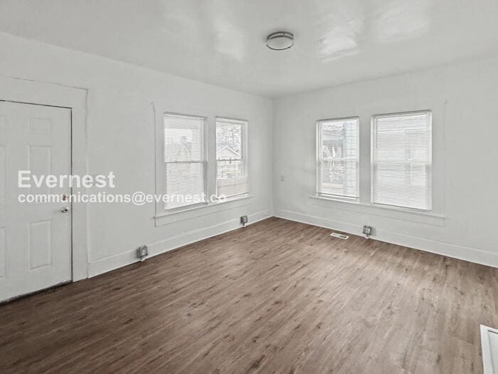 Building Photo - 1515 36th Pl N