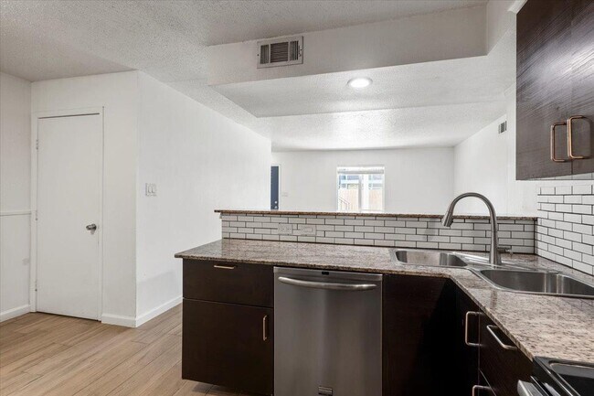 Building Photo - 1904 Hearthstone Dr