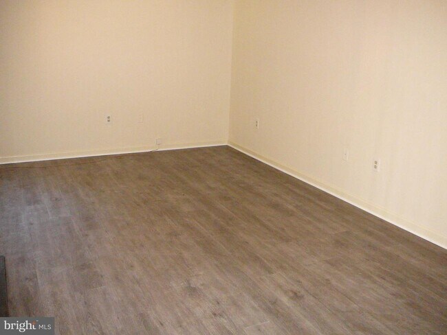 Building Photo - 406 Park Cove Dr
