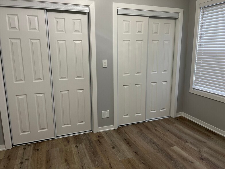 Building Photo - 5327 S Nashville Ave