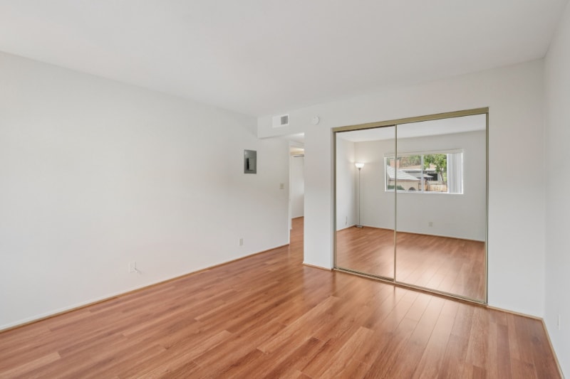 Building Photo - 700 E Cedar Ave