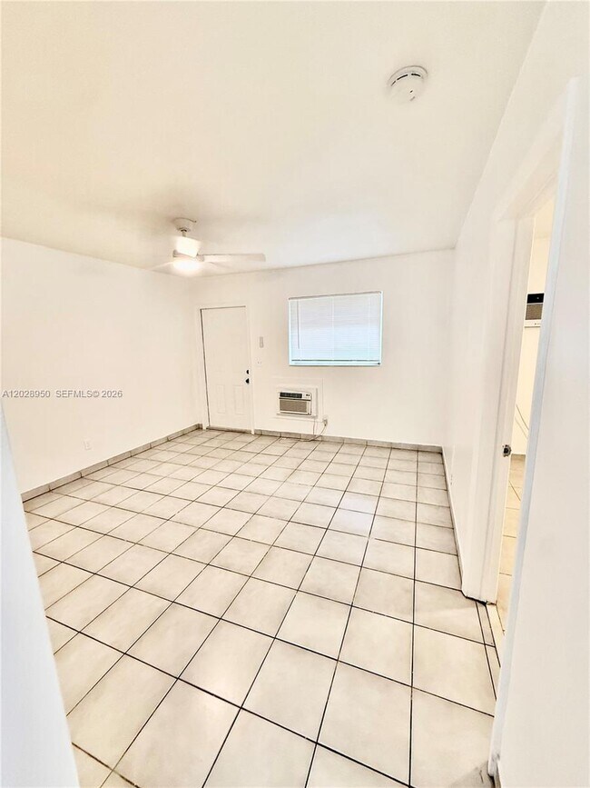 Building Photo - 717 SW 13th Ave