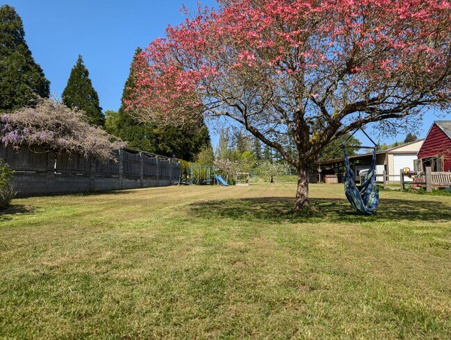 Building Photo - 1740 Marine Dr